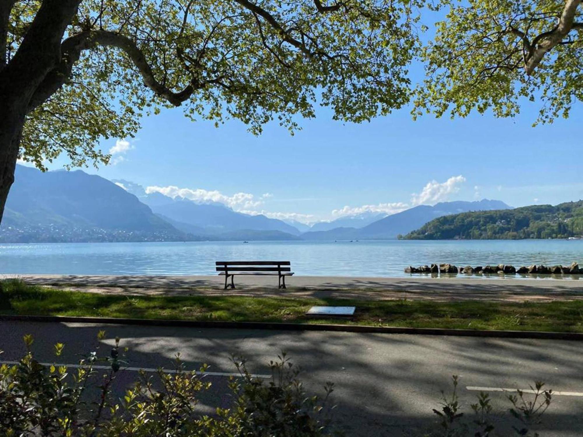 Le Bleu Du Lac: Lakeside Serenity with Private Parking Annecy Exterior photo