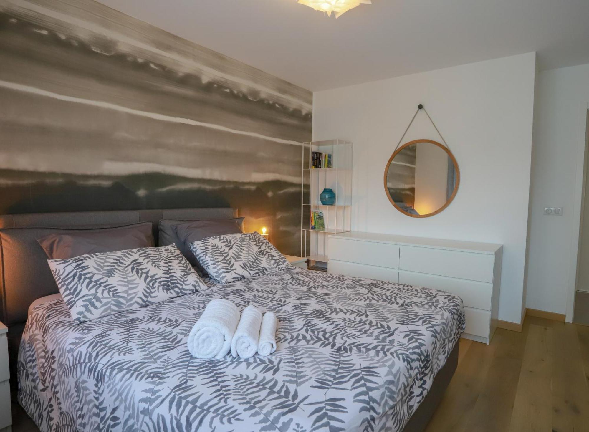 Le Bleu Du Lac: Lakeside Serenity with Private Parking Annecy Exterior photo