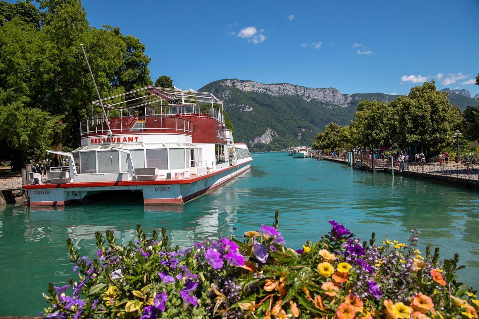 Le Bleu Du Lac: Lakeside Serenity with Private Parking Annecy Exterior photo